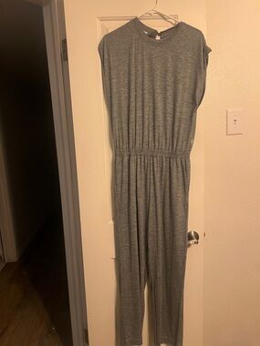 Vuori Lux Crew Sleeveless Grey Jumpsuit - size medium like new